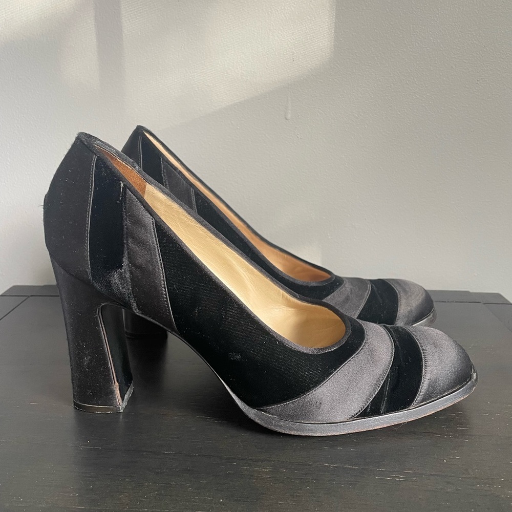 Vintage Women’s Bottega Veneta Velvet Pumps - Picture 2 of 5